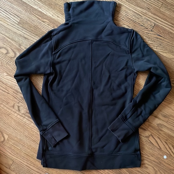 Lululemon Press Pause Pullover, size 6 - Picture 7 of 9